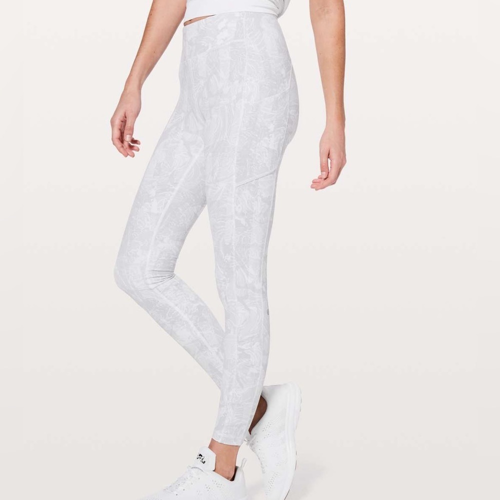 Lululemon Speed Up Tight *Full-On Luxtreme 28"
Eternal Wave White Leggings
